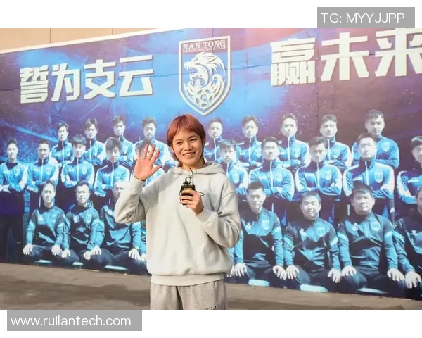 周云杰:魏祥鑫在试训中获得了技能团队的必定,期望他从青年队起步 周云杰:魏祥鑫在试训中获得了技能团队的必定,期望他从青年队起步