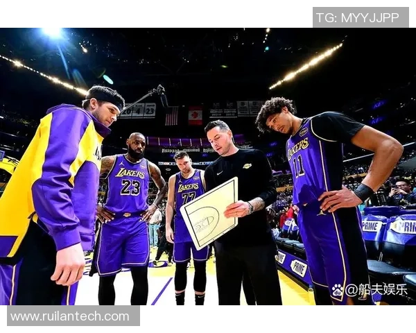 湖人官方好消息，詹姆斯里夫斯复出，雷迪克谈球队产生巨大改动